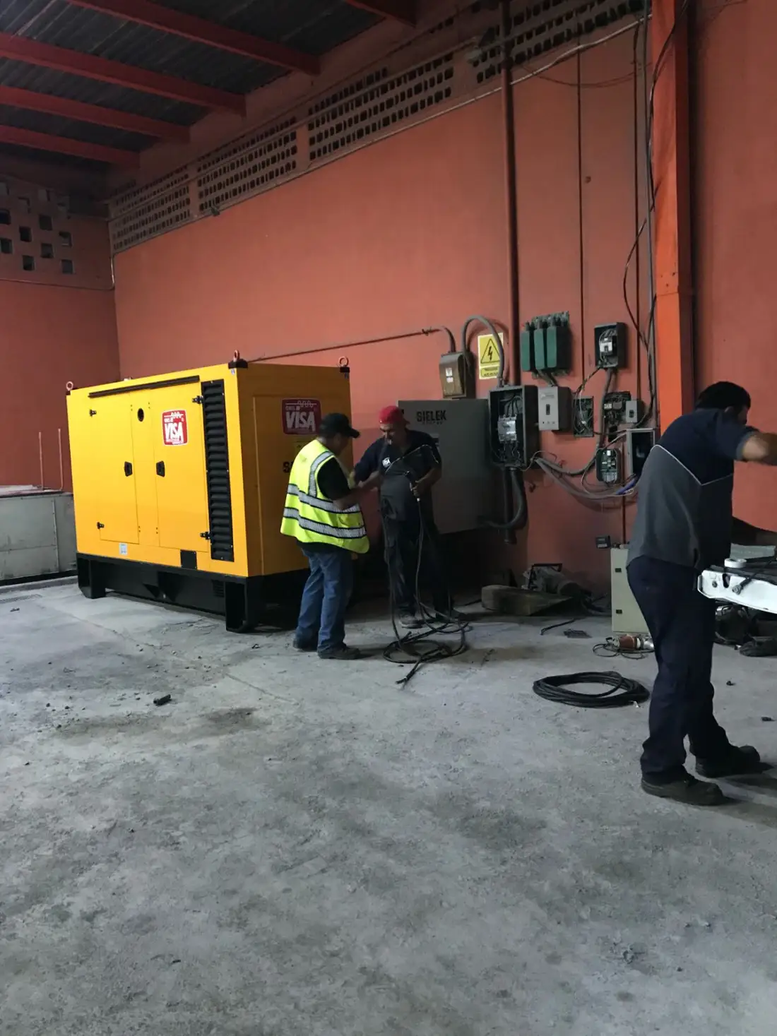 Industria y respaldo — planta de luz Interfaz en Monterrey