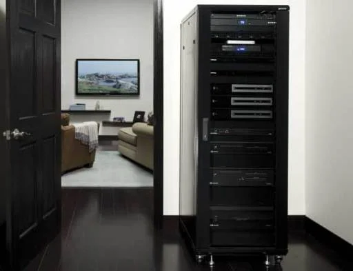 Rack Cerrado de Piso SANUS CFR2136 (179 cm)