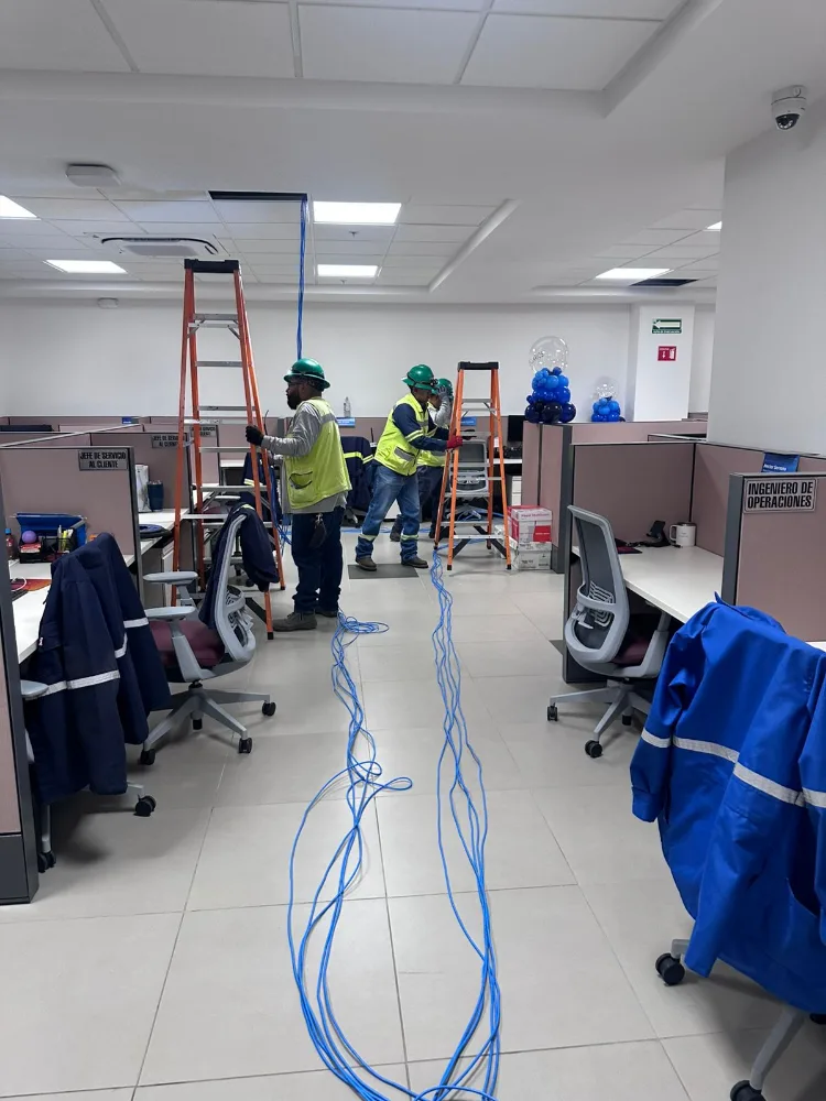Tendido de cableado estructurado en oficinas corporativas
